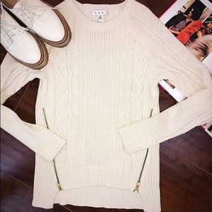 CAbi Zipper Pullover #899 Medium